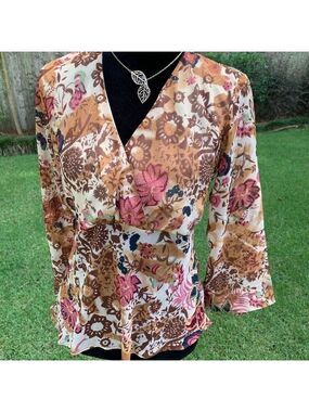 ZERO ZERO Floral print v neck top